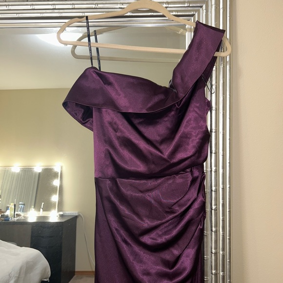 Brand New Vince Camuto Eggplant Gown Size 10 - Picture 2 of 4